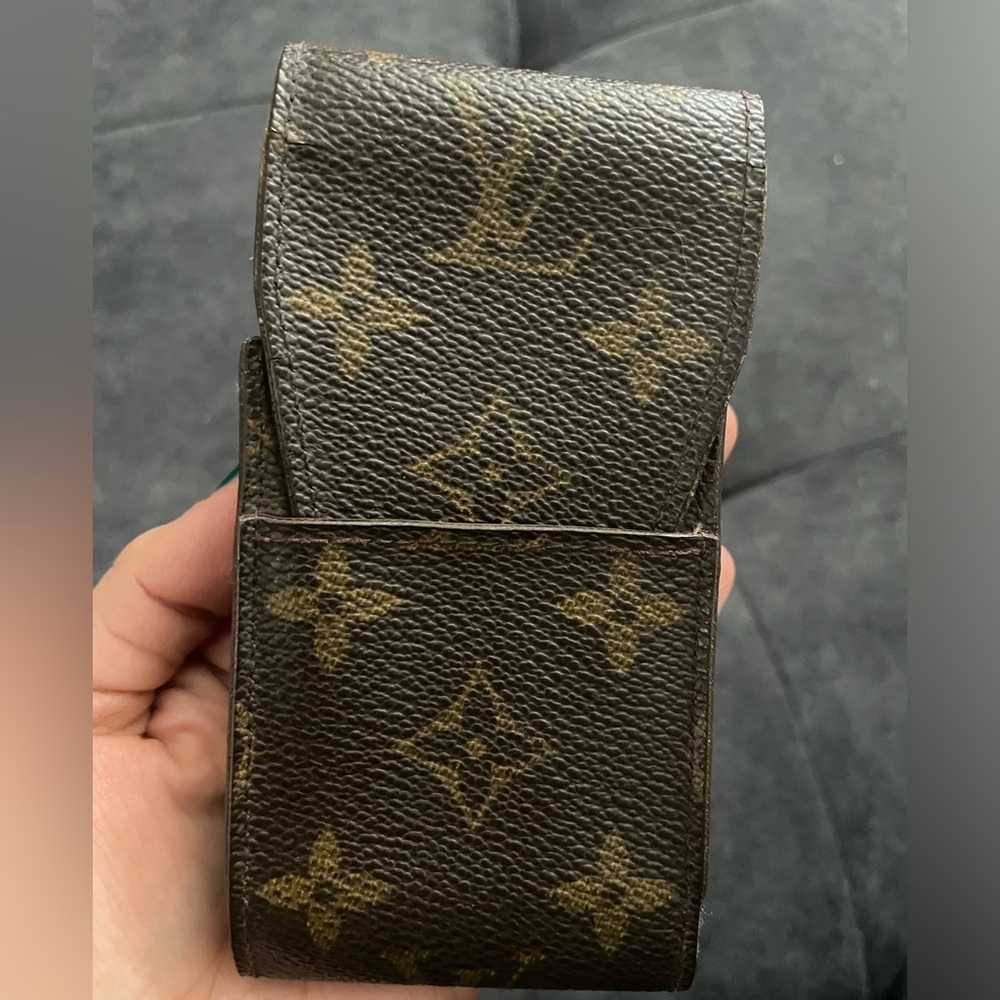 Authentic Louis Vuitton cigarette holder, great condition.